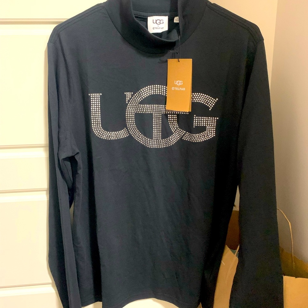 Selling this uggxtelfar collar piece. Worth over 150$ never wore it, too big.